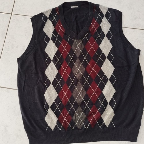 Sleeveless sweater used, size 5, black