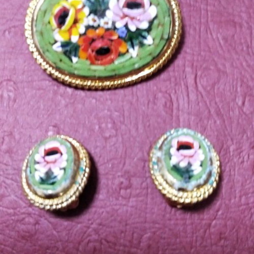 Vintage set brooch and clip-on earrings like new