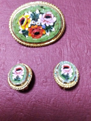 Vintage set brooch and clip-on earrings like new