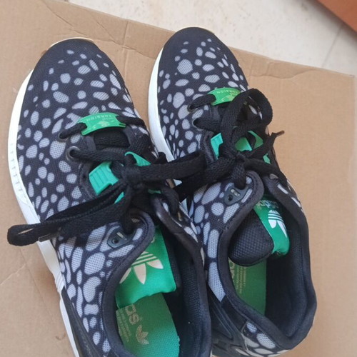 Adidas Torsion Sportwear shoes like new with unique pattern