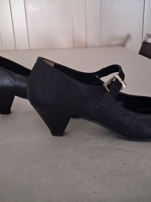 Mary Jane shoes like new, black leather, size 39, heel 5.5 cm