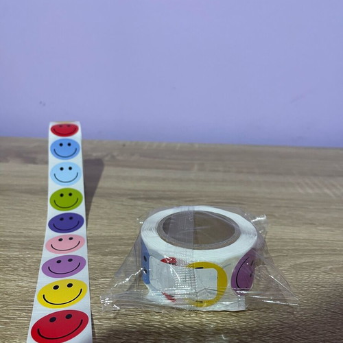 Stickers new, 500 on a roll