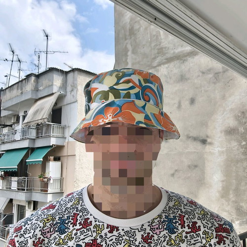 Bucket hat multicolored like new, size 58