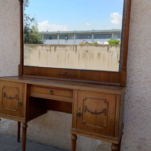 Antique vanity used with mirror