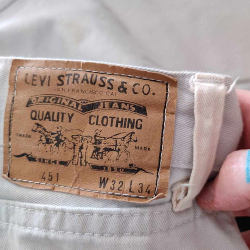 Levi's white jeans used, size W32 L34