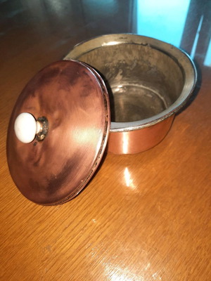 Copper saucepan with lid
