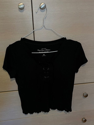 Hollister black short-sleeve small like new