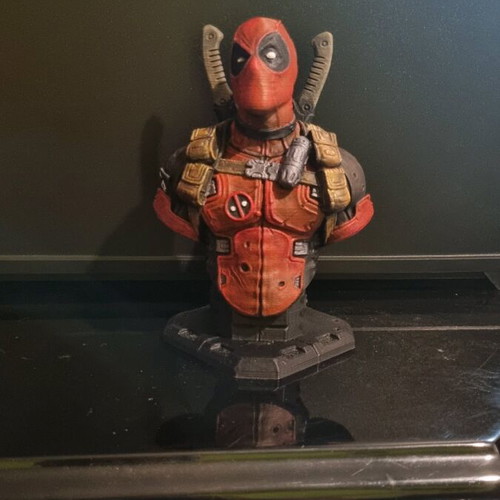 Deadpool figure new, 16cm bust with hand paint