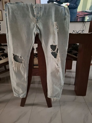 Zara blue jeans like new, size 34 with rips