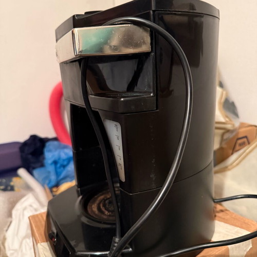 Delonghi French Coffee Maker used, slightly cracked carafe