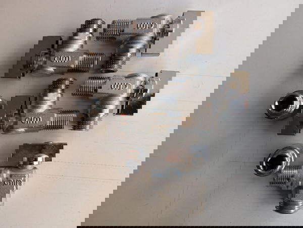 ΣΕΤ 7 ΤΕΜΑΧΙΑ , 4 ΔΙΑΚΟΠΤΑΚΙΑ 1/2'' , 1 ΔΙΑΚΟΠΤΑΚΙ ΠΛΥΝΤΗΡΙΟΥ CIM ΚΑΙ 2 ΝΙΠΕΛ 3ΕΚ ΙΝΟΧ