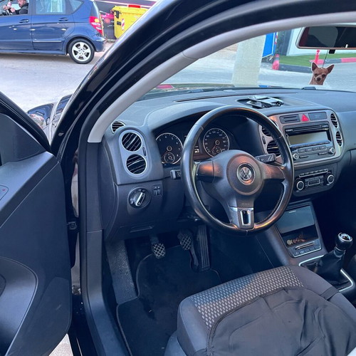 Volkswagen Tiguan 2011 μεταχειρισμένο, βενζίνη, χειροκίνητο, μαύρο SUV