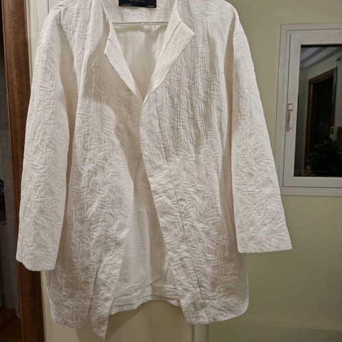 Zara white outerwear like new, size M