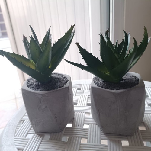 Artificial plant pot set used, very good condition