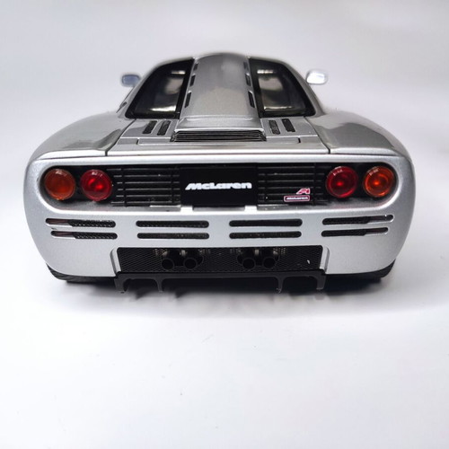 Autoart Signature 1:18 Maclaren F1 Road Car metal model new