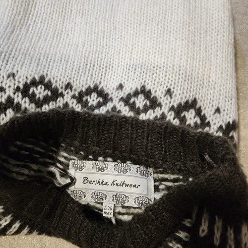 Bershka pullover knitwear size S used, white and brown