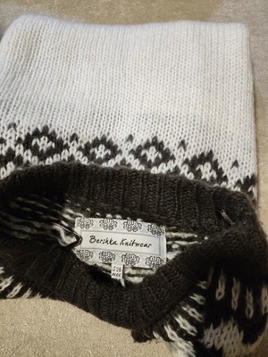 Bershka pullover knitwear size S used, white and brown