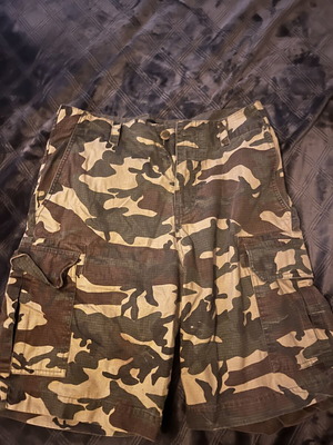 Dickies camo cargo shorts like new, size L XL, multicolor