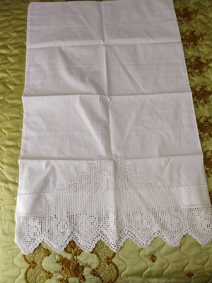 Μαξιλαροθήκες με πλεχτή δαντέλα καινούργιες, χειροποίητες με πουλάκια και τριαντάφυλλα