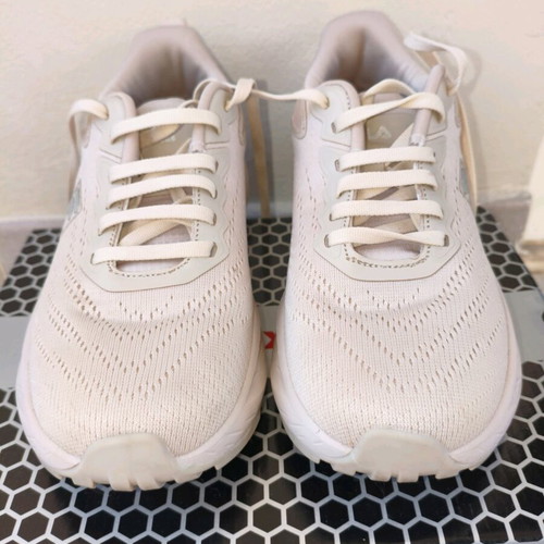 Fila women's training sneakers new, size 38, white pink