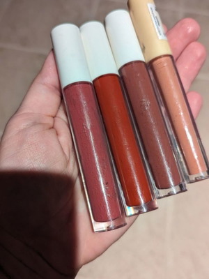 Lipgloss and lipstick new, pack of 4 pieces