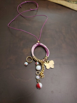 Necklace very simple like new