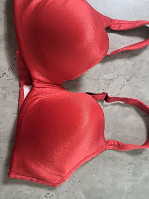 Victoria's Secret bra 75B new, red