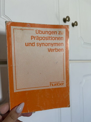 Übungen zu Präpositionen und synonymen Verben Hueber used, German