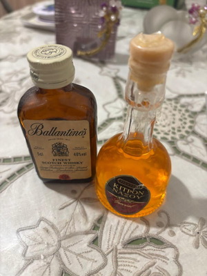 Ballantines και Κίτρινο Νάξου μινιατούρες ποτών καινούργιες, σετ 2 τεμαχίων