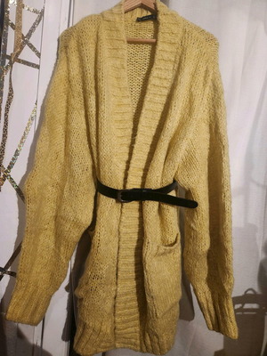 Zara yellow cardigan used, knitted oversized with pockets