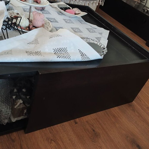 Coffee table with storage compartment