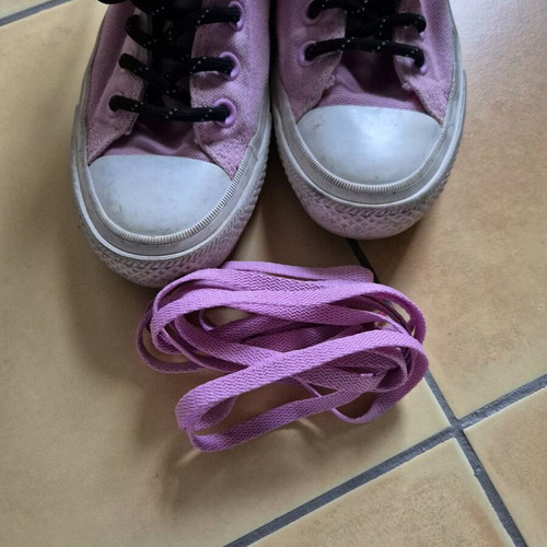 All Star Chuck Taylor pink athletic shoes like new with two types of laces size 37.5