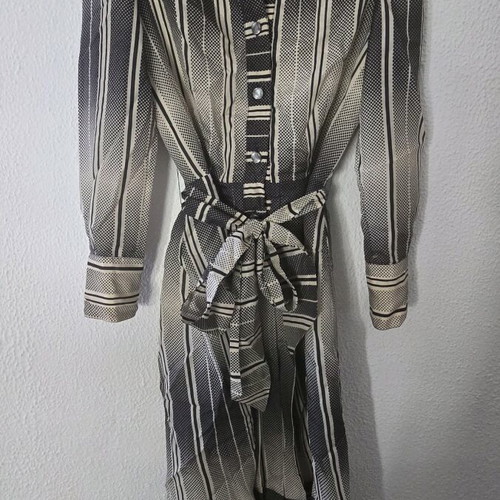Dress like new black and beige with buttons and belt