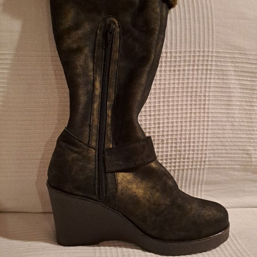 Leather women's boots size 38 new, black with fur lining