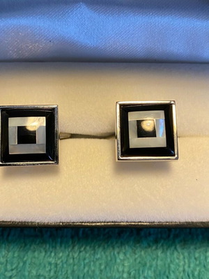 Tie rack cufflinks like new, black and white