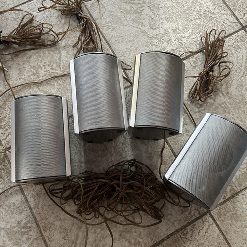 LG satellite speaker set of 4 used, floor-standing