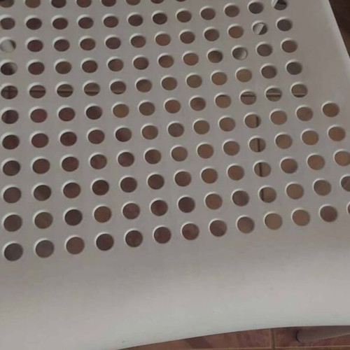 Plastic chairs set of 4, two red and two white