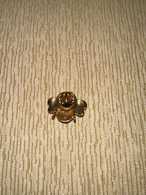 Bee-shaped pin vintage like new