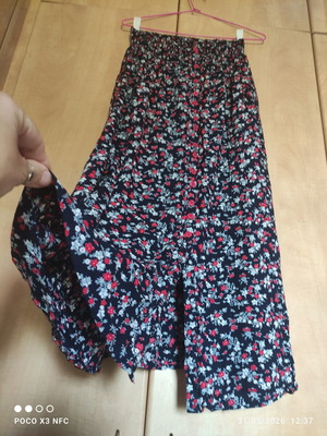 Attrattivo women's skirt like new, size medium, soft fabric, buttoned front