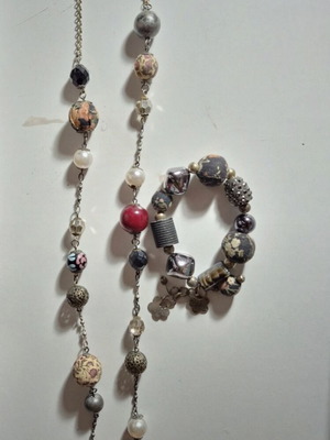 Accessorize necklace and bracelet set like new, multicolor