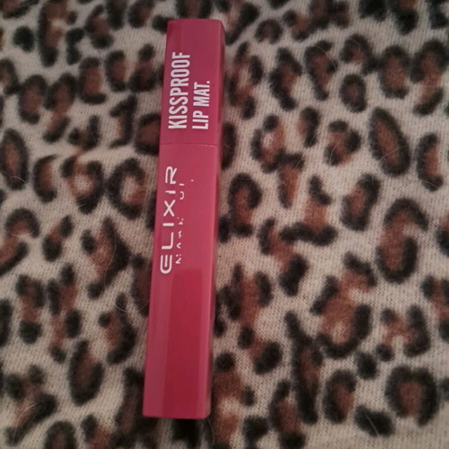 Makeup set like new with Lip Elixir, Sephora gold eye shadow, Clarins loose powder, Clinique duo eye shadows