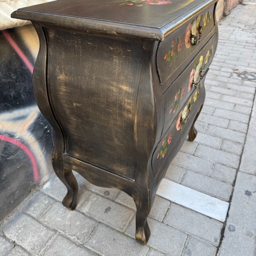 Painted chest of drawers like new