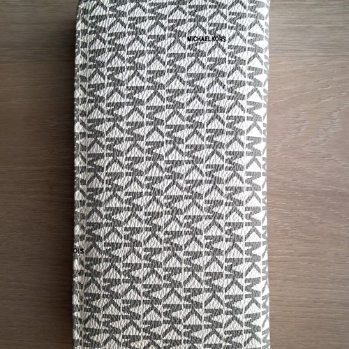 Michael Kors wallet white with pattern like new