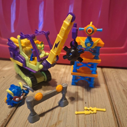 Demolition SuperZings like new toy figures