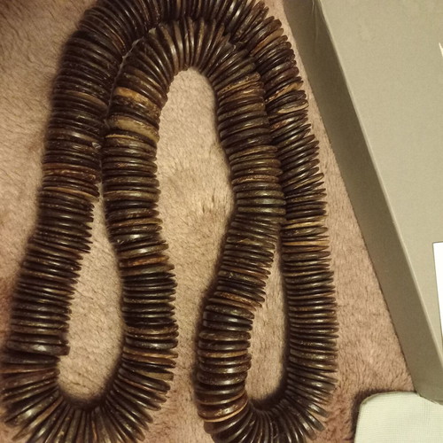 Max Mara necklace like new, brown coconut discs