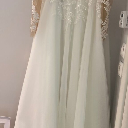 Wedding dress with veil and petticoat, one size, white