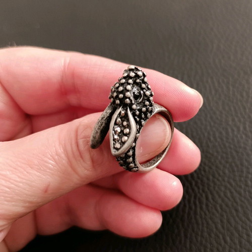 Metal bunny ring Zara like new with black zircons