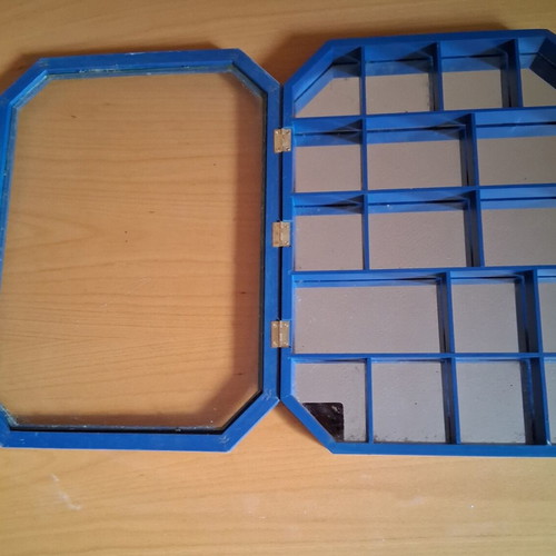 Display case for miniatures, hanging with mirror