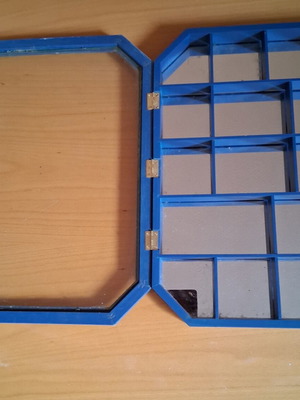 Display case for miniatures, hanging with mirror