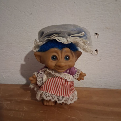 Efxoulis figure used, with diamond detail